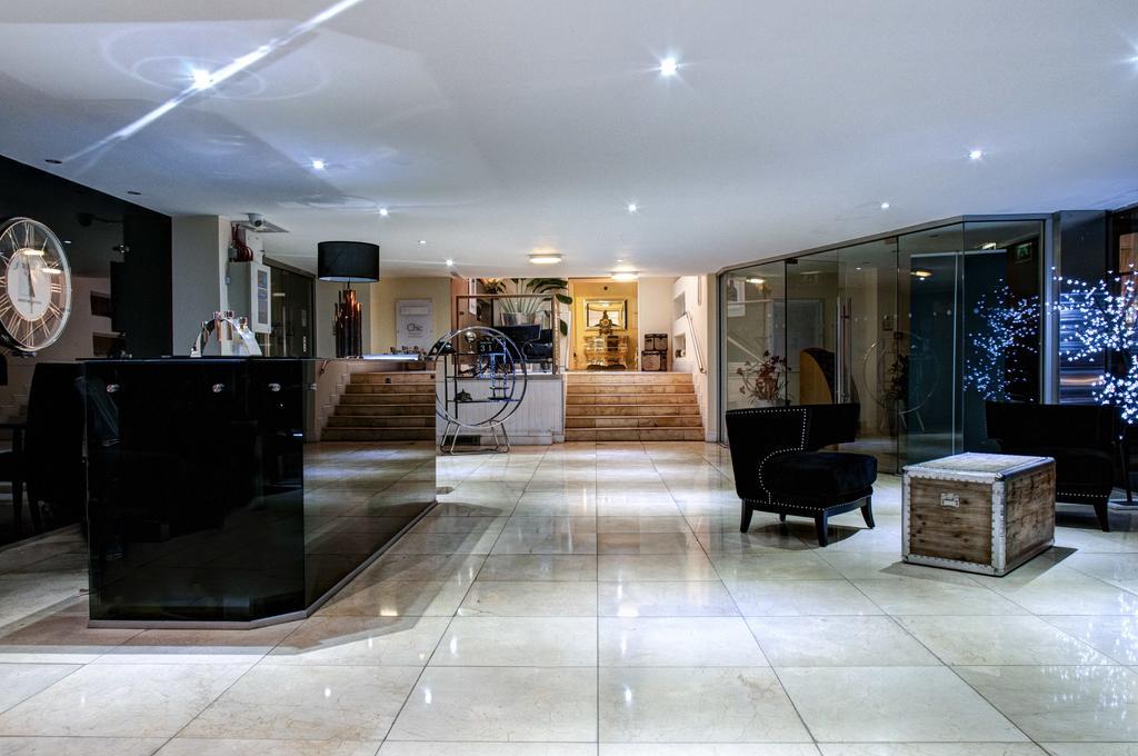 ניוקאסל אנדר ליים Oyo Clayton Lodge מראה חיצוני תמונה