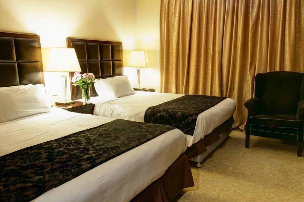 ניוקאסל אנדר ליים Oyo Clayton Lodge מראה חיצוני תמונה